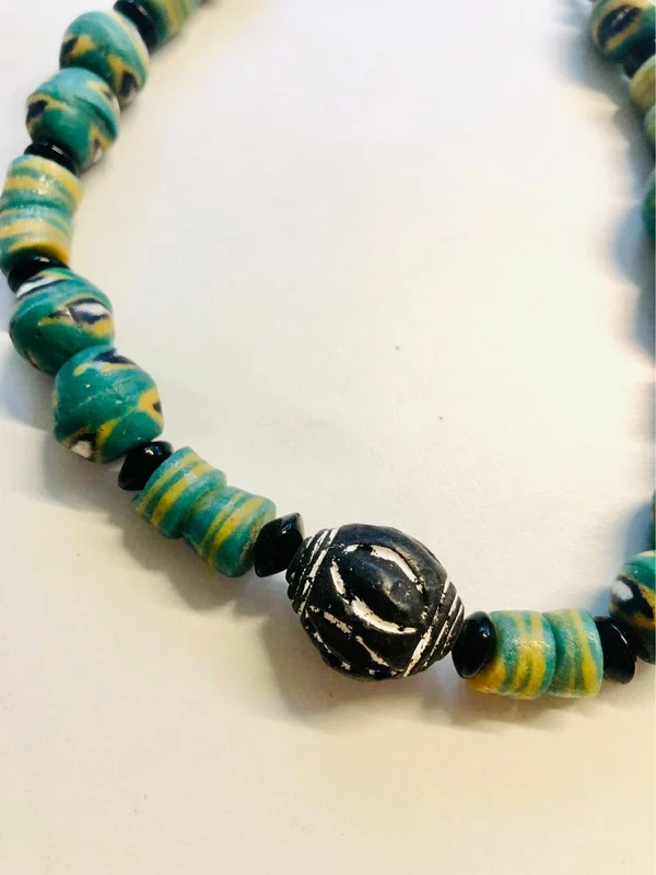 Groene en zwarte kralenketting – photo 2